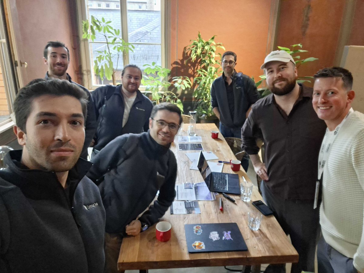 ComputeDesk's tweet photo. The last thing you see before compute becomes a commodity @NotASithLord @andrawesbahou

Willing compute markets into reality at GTC Berlin
@ComputeDesk  x @get_hydrahost https://t.co/kFsn0RK1nS