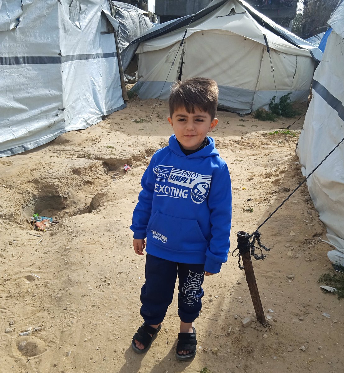 Khaled_202iq's tweet photo. I hate this feeling when everyone ignores us and no help reaches us, as if we are just numbers.

We are starving... We have nothing to eat anymore.We need $50

3 replies — even dots — can break the silence 😭👇

🔗https://t.co/zZpuV4iIq1

🔗https://t.co/s6h1W02nE1 https://t.co/tRdfyeEWj2