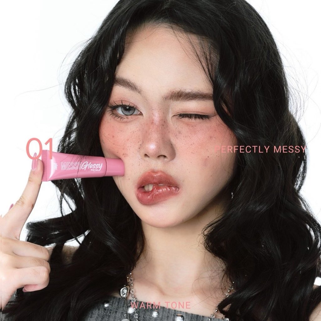 Wan65War's tweet photo. 📌 สุ่มแจก ANWYLL Messy Gloss Lip - ลิปกลอส เลือกสีได้

📌 กติกา โคท+รี+กดใจ+คอมเม้นใต้โพส พร้อมติดแทค 

PIL SERIES EP7
#PoliceinLoveEP7 https://t.co/V1jJmQdhz9