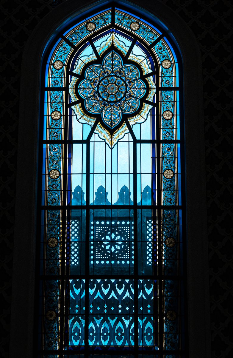 gardenofcolours's tweet photo. blue stained glass window. https://t.co/BCDrLUlYwi