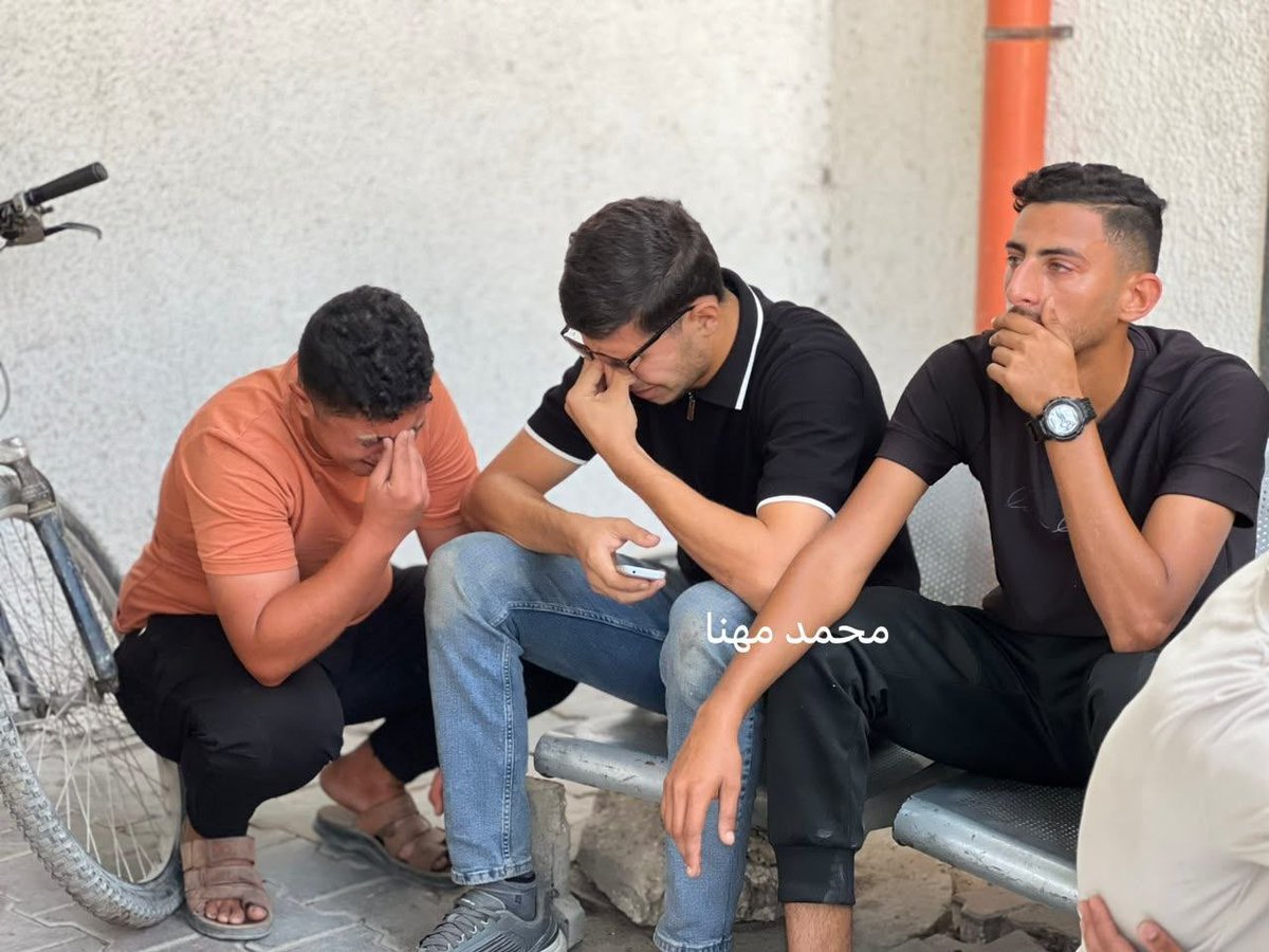 QudsNen's tweet photo. Mourners bid farewell to two Palestinians killed in an Israeli strike that hit a motorcycle in Al-Sweidi area of Al-Naser, west of Gaza City. https://t.co/UgXhIfD0uc