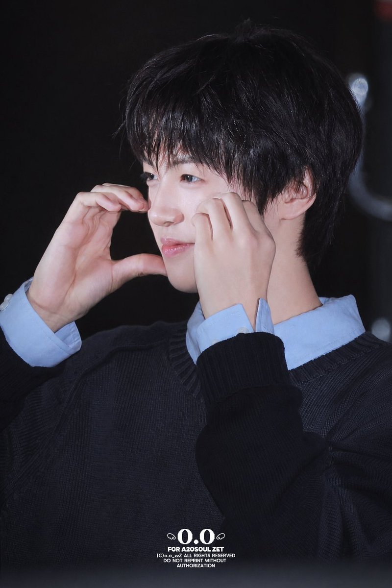 dontcallmeplz3's tweet photo. 261023 KBS퇴근
⸝⸝o̴̶̷̥᷅ ̫ o̴̶̷᷄⸝⸝ ​​​
#A2OSOUL #ZET #제트 https://t.co/zYaznIpPVH