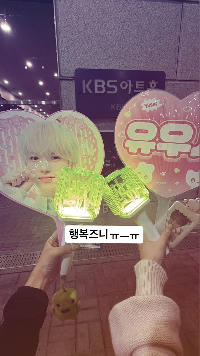 s2kydive's tweet photo. 오늘 깁초수급자 수급깁 받는날 😭😭🔫💥
햄복즈니 👩🏻‍❤️‍💋‍👨🏻💕🎶 완죠니위시사랑즈니😭🫵🫵💋💕 https://t.co/1XxGhLwJ1X