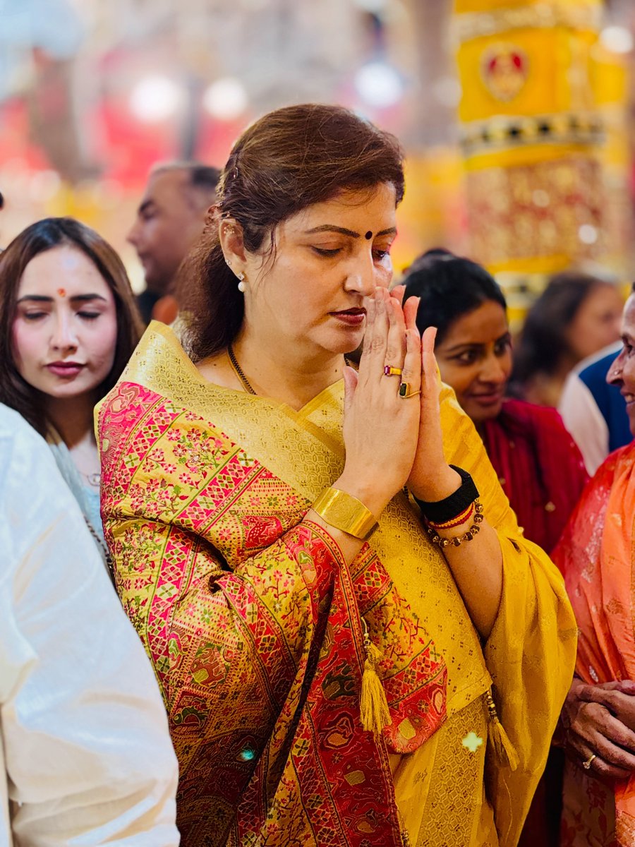 celeb_goddesss's tweet photo. भूल ��ए या अभी तक याद है इनका कांड 😂 Rupali viral once again. 🥵🥵
#goddess #devotee #femdom #findom #slave #worship #mistress #interfaith #mnwo #musalled #muslim #hindu #cuckold #bhabhi #bdsm #sanatan #navel #butt #ass #hips https://t.co/zRvEs4fy3B