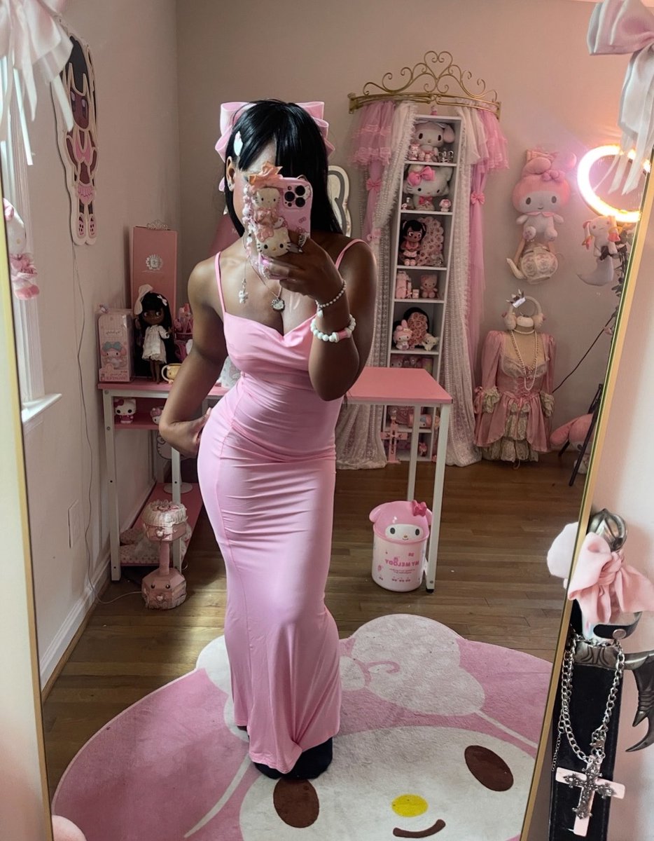 buffholic's tweet photo. Bra or no bra?🎀 https://t.co/wsOwSmx3sQ