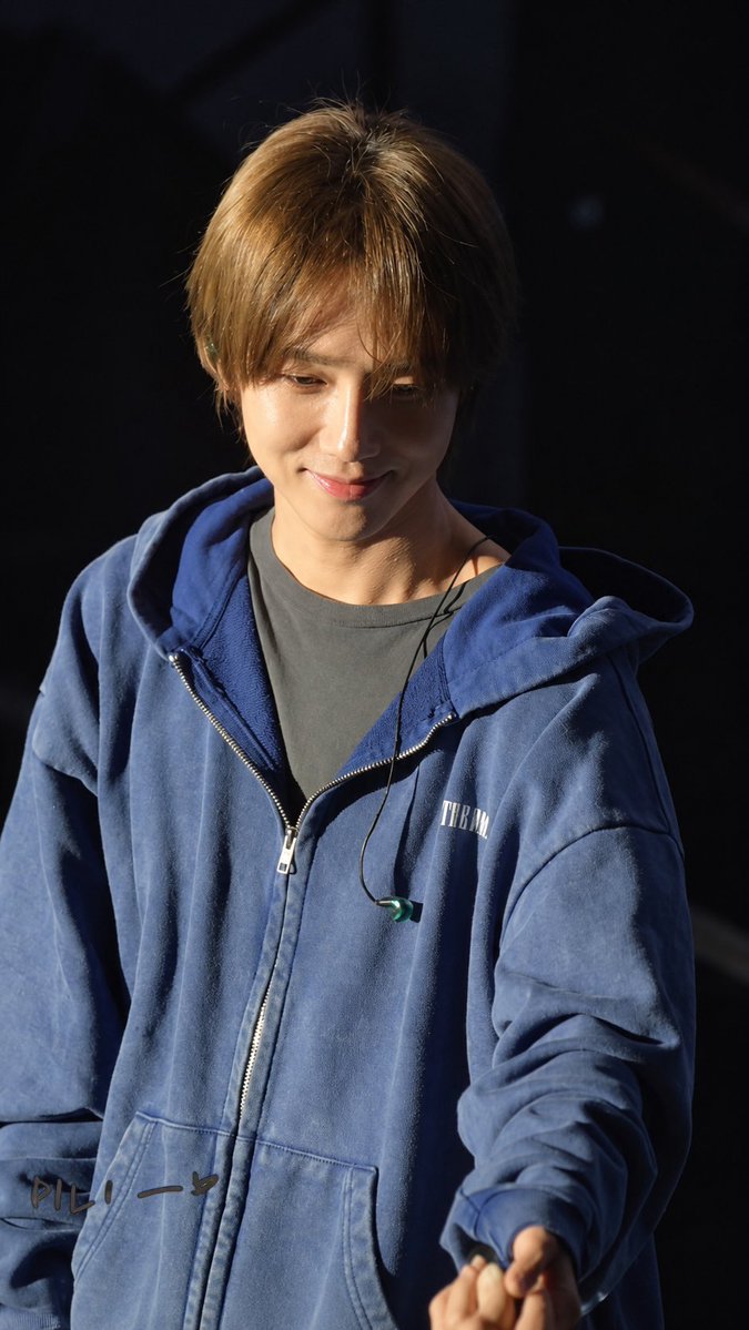 141319__ tweet picture