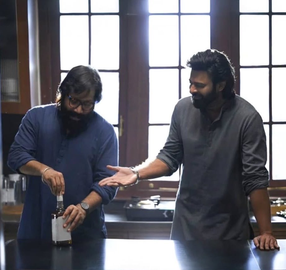 KollyCensor's tweet photo. Vanga style of wishing for Prabhas bdy! https://t.co/GASwV41ui5