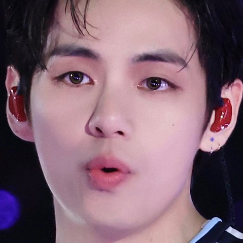 euphorikth's tweet photo. mr. pretty smoochie man ( ˘ ³˘)♥︎ https://t.co/x7xxN3ZlZ7