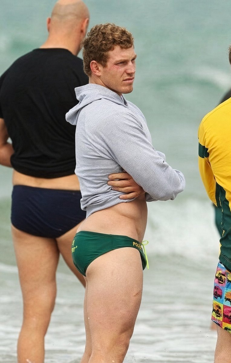 HoteDudes's tweet photo. David Pocock and his mate just fully committing to the cold water like it’s nothing. Hoodie still on, speedos, the lot. Respect... https://t.co/6Tw2EhXVom