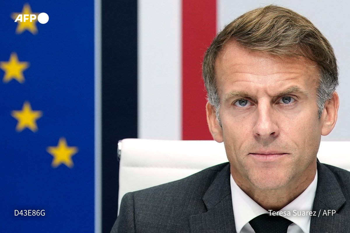 AFPar's tweet photo. 🇫🇷 بعد أكثر من شهر على بدء الأزمة في #فرنسا، يستقبل الرئيس إيمانويل #ماكرون الجمعة المنظمات الطلابية لأول مرة منذ انطلاق الاحتجاجات، كما يلتقي القوى الأمنية، عشية يوم تعبئة جديد سيحاط بتدابير أمنية صارمة لتفادي التجاوزات.

https://t.co/bIFmFQwdXG #فرانس_برس

✍️ @Hugo__Rd @leadaup https://t.co/DVR7pRfsJT
