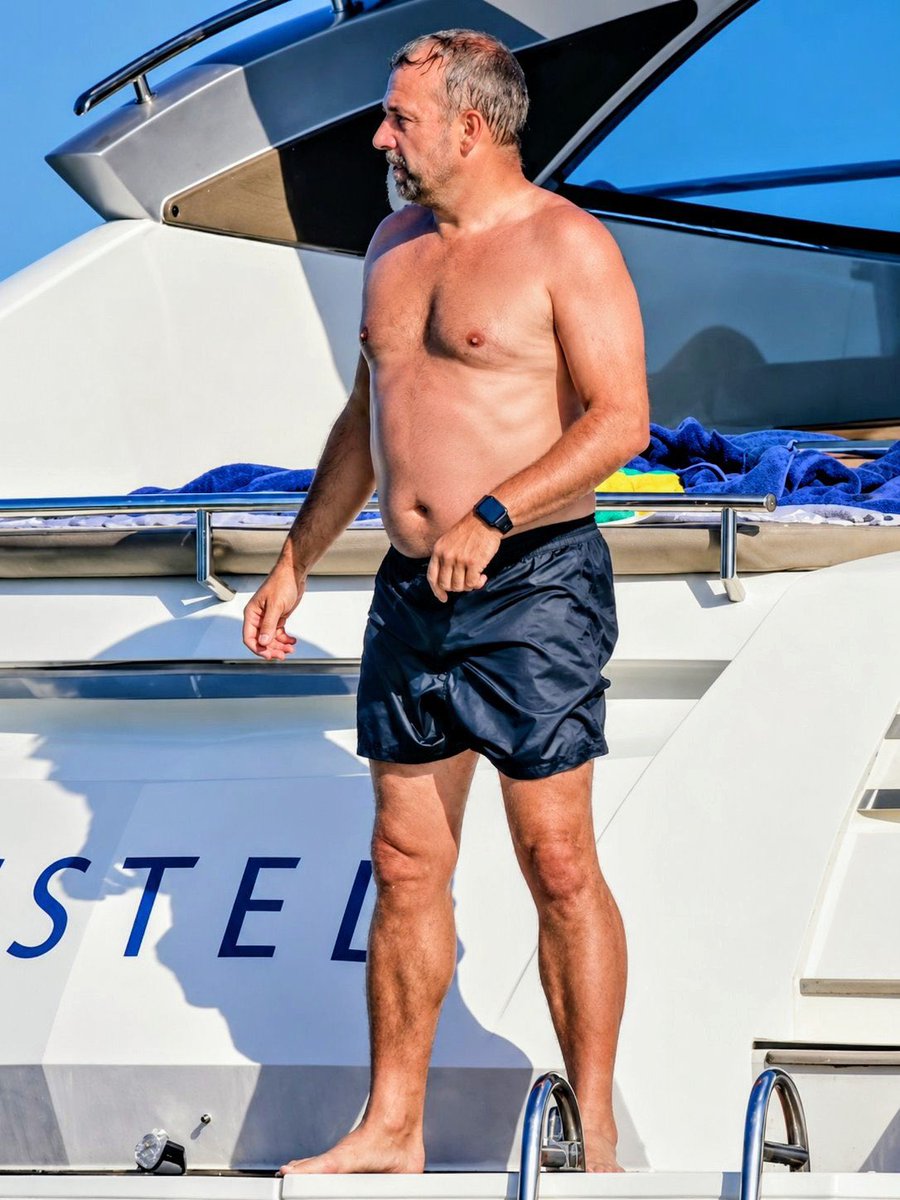 HoteDudes's tweet photo. FC Barcelona head coach Hansi Flick takes a break from football to enjoy a relaxing day aboard a yacht. https://t.co/d4lAoWdL1W