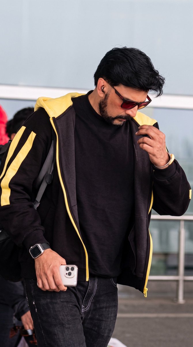 BDKSFAOfficial's tweet photo. Exclusive Pictures.!📸💥

Namma @KicchaSudeep Boss at Kempegowda International Airport 🔥🖤

#KicchaSudeep #BRBFirstBlood https://t.co/M3tI61izEb