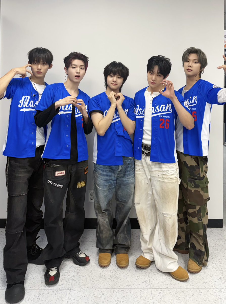 officialTheWind's tweet photo. [📸]

#261023

✔️ 2026 마산대학교 청우대동제 💙

#더윈드 #THEWIND #The_Wind https://t.co/IhMMVSUMjO