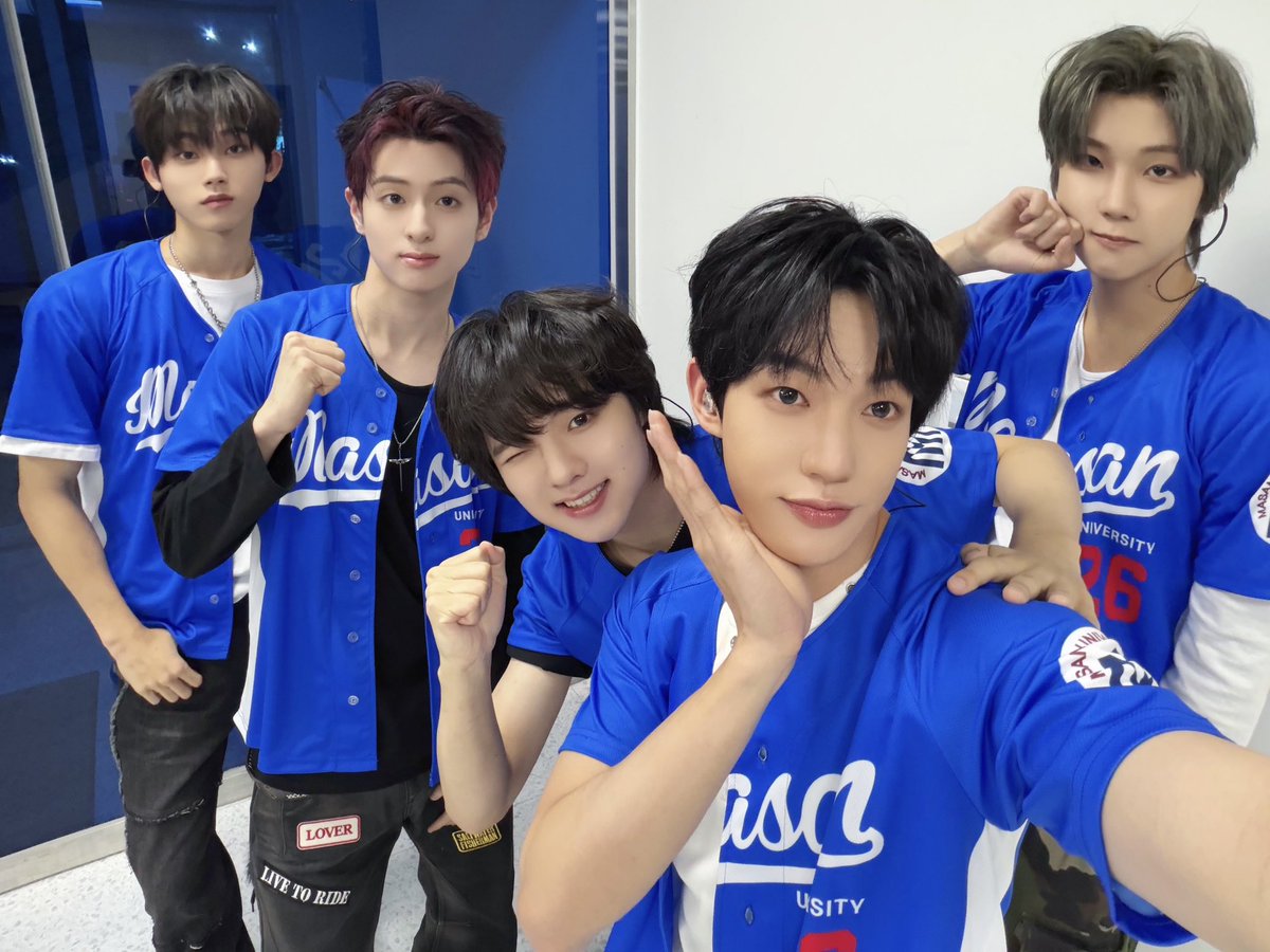 officialTheWind's tweet photo. [📸]

#261023

✔️ 2026 마산대학교 청우대동제 💙

#더윈드 #THEWIND #The_Wind https://t.co/IhMMVSUMjO