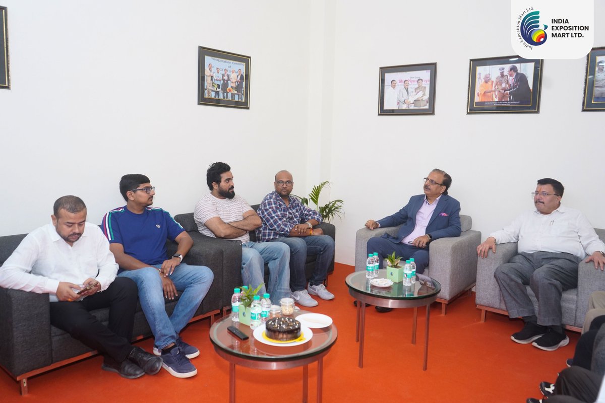 IndiaExpoCentre's tweet photo. At the 30th #MartSourcingDays, Dr. Rakesh Kumar, Chairman, IEML, inaugurated the #MartOwnersLounge—bringing buyers and mart owners together to exchange ideas, discuss sourcing needs and explore collaborations across IEML’s 900 permanent marts. #B2BNetworking #TradeOpportunities https://t.co/4TQvltW335