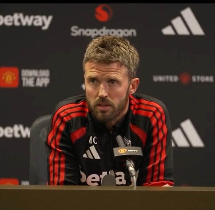 Red_Devils_PL's tweet photo. 🎙️ Michael Carrick o wypowiedzi Bruno Fernandesa:

"Obojętnie czy z nim rozmawiałem, czy nie, nie uważam, że jest to odpowiedni moment by o tym rozmawiać."

#MUFC https://t.co/44vBg1RIHE