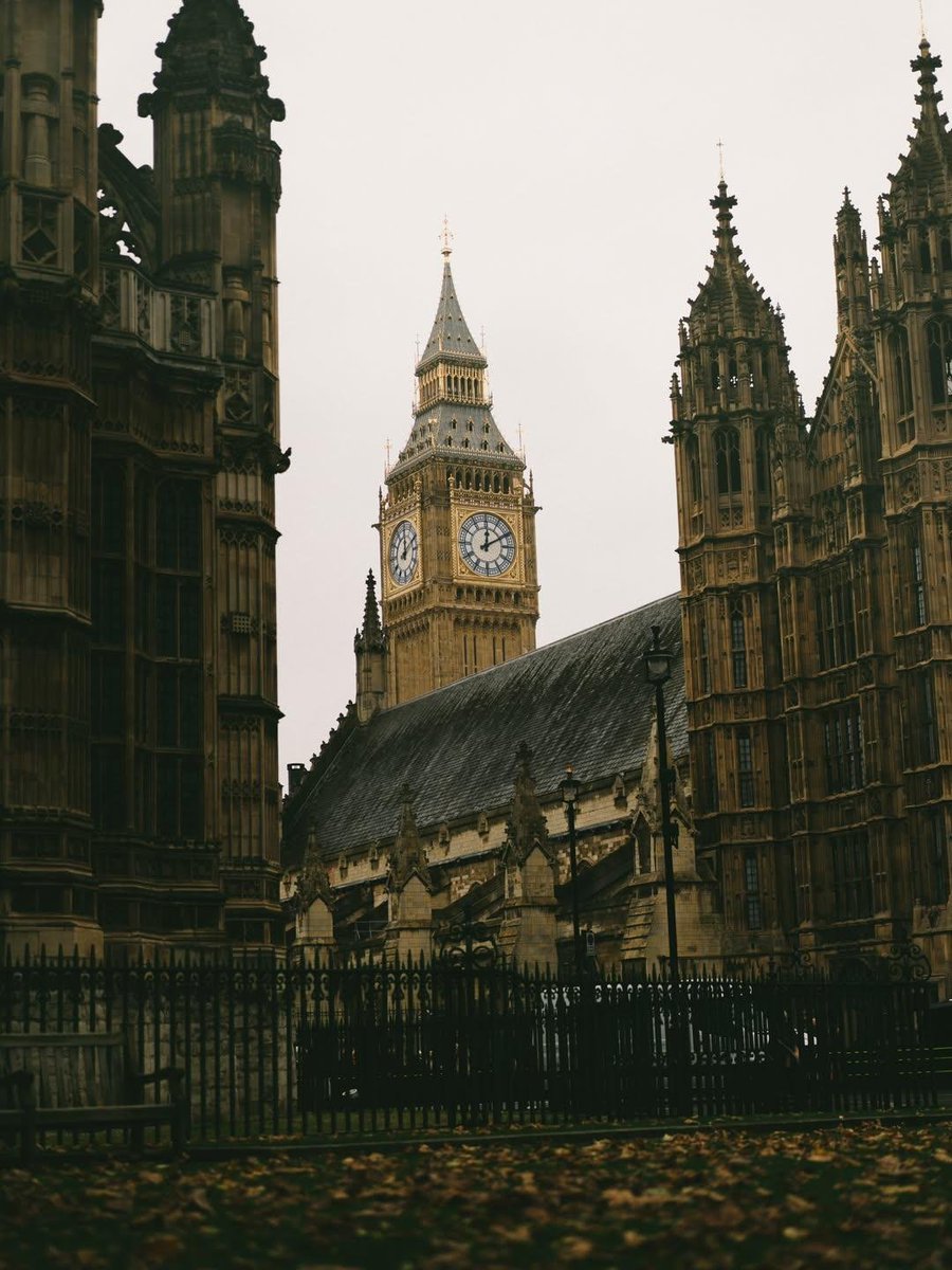 earthviewss1's tweet photo. Rainy days in London UK 🇬🇧 https://t.co/vIfvSwCAMa