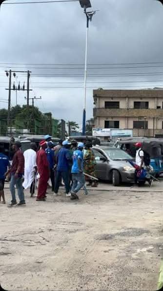 Kezmag_'s tweet photo. Two Suspected APC Thugs Killed After Attacking NDC Candidate’s Convoy In Ebonyi State. https://t.co/cj023cK7dD