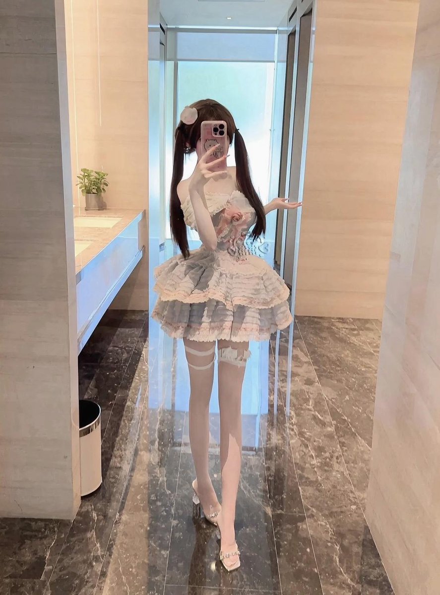 Harm70511767's tweet photo. ���死了呀，今天我在徐州的哦，一个人来到了9eyLORizKD奶茶店发呆，有个人过来讲到拼个桌？"，是想搭讪还是我多想了 #女大 #反差 #徐州 https://t.co/Xnw3Pt8yIi
