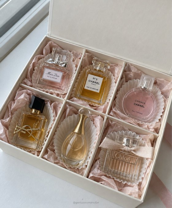 geniuswomanvibe's tweet photo. my kind of chocolate box https://t.co/hRXHN3wG2E