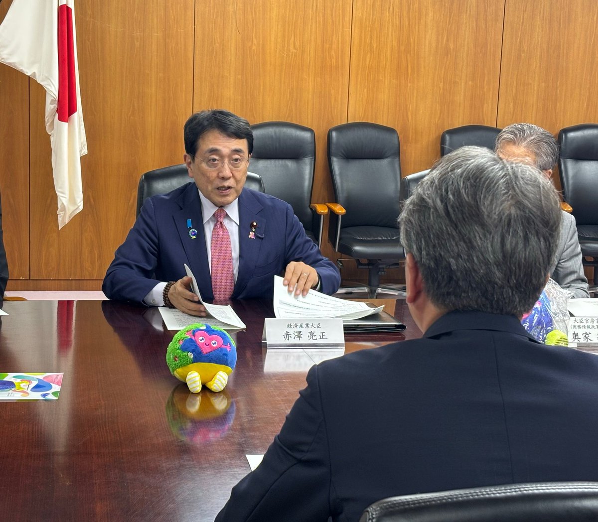 ryosei_akazawa's tweet photo. 本日、#平将明自民党国家サイバーセキュリティ戦略本部長 と会談。#サイバー対処能力強化法 に基づく取組の強化など示唆に富む提言をいただきました。経産省としてもトップガン人材を集めた #ホワイトハッカーチーム の立ち上げ等を検討中。ご提言も踏まえ、先手先手で対策強化に取り組んで参ります！ https://t.co/UmFC6AH7m0
