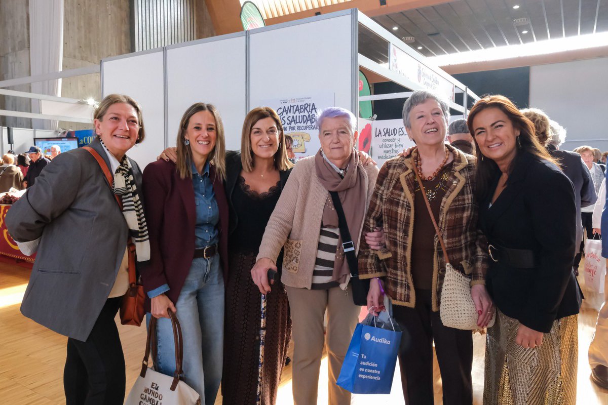 mjburuaga's tweet photo. Nuestros mayores son la historia viva de Cantabria. Mujeres y hombres que han levantado nuestra tierra y de los que nos sentimos orgullosos.

Hoy he disfrutado con ellos de la III Feria de Mayores. Cuidar de quienes tanto nos han dado es un compromiso personal. https://t.co/D9ZKZQEalL