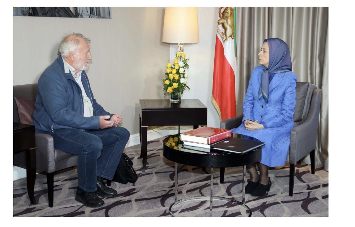 ___IRANI's tweet photo. اینکه مرد سفیدپوست مسیحی که به‌تازگی آتئیست شده، از مجاهدین خلق حمایت می‌کند و مدعی است رضا پهلوی در ایران پایگاه مردمی ندارد، اما هم‌زمان برای مجاهدین خلق پایگاه اجتماعی قائل است، بیش از آنکه صرفاً از بی‌سوادی سیاسی او پرده بردارد، فساد فکری و تناقض‌های عمیق او را آشکار می‌کند.

اگر جریان چپ در ایران کمترین شانسی برای کسب مشروعیت مردمی داشت، با این حجم از افشای فساد رسانه‌ها و رسانه‌چی‌های وابسته به آن در دیاسپورا، در این سال‌ها آخرین فرصت‌های خود را هم از دست داده است. پس از انقلاب، بررسی مستقل این شبکه‌ها، مناسبات قدرت و فساد حتی اخلاقی شون ، می‌تواند بخشی از فرآیند عدالت انتقالی باشد.

حالا همچنان از «سرکوب فرامرزی» بگو و برای مقابله با آن فاند بگیر؛ در حالی که خودت همیشه صدای مخالفانت را خاموش کردی !