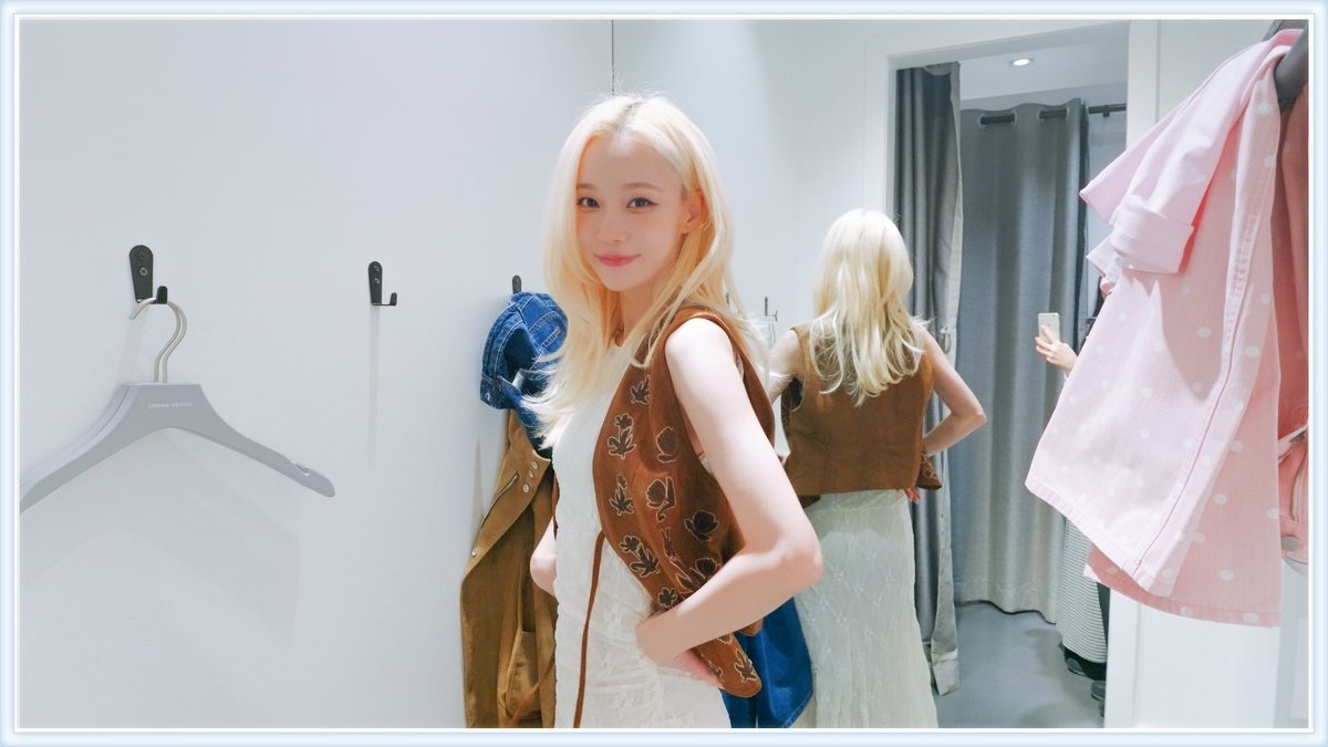 aespa_official's tweet photo. 예쁜 옷 골라준다며…?૮꒰ ᵕ_ᵕ̩̩ ꒱ა | 뉴욕 쇼핑 데이 | Wintering

https://t.co/7MuCf3EFSr

#aespa #æspa #에스파
#WINTER #윈터 
#Wintering #Vlog https://t.co/p2mCAimKIR