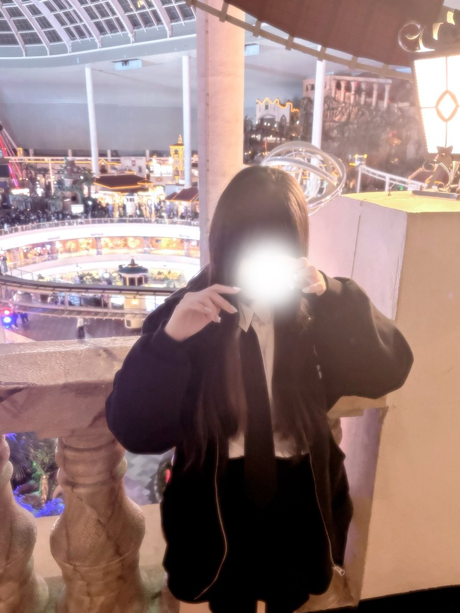 l1vune's tweet photo. 롯월 다녀왔어요 . . ✌️ https://t.co/UMiWL1GPbC