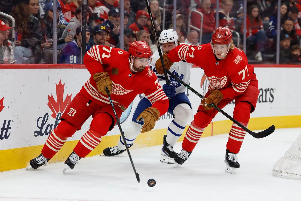 RinkyReport's tweet photo. Elliotte Friedman on NHL Now about Detroit: I do believe the Red Wings are beginning to lay the groundwork for a trade or two, but at this point in time I don't know if it's going to be Dylan Larkin first or Simon Edvinsson first - 10/22 #LGRW #NHL https://t.co/FcXlRwnwfe