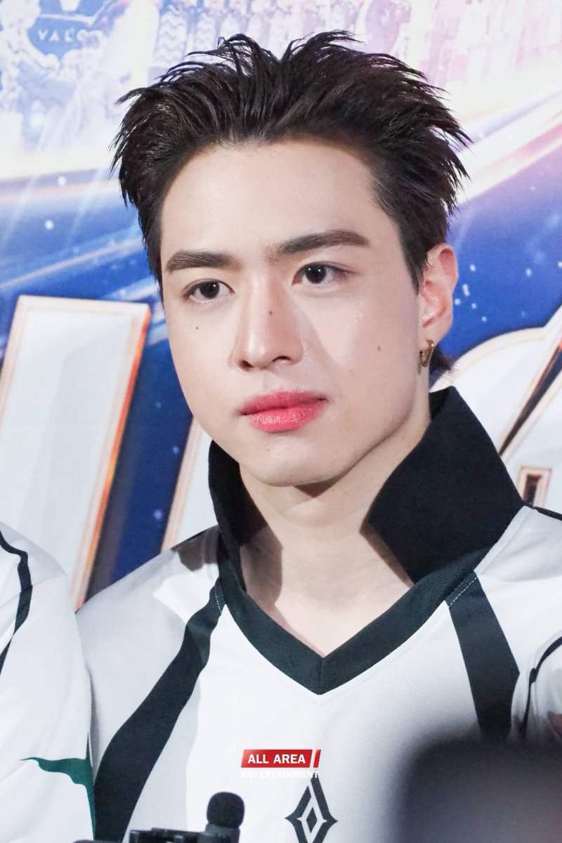 allarea_ent's tweet photo. " จูเนียร์ - VVV, วิคเตอร์ - Proxie " จาก #TeamAFATA ในงาน “Arena of the Decade : RoV T-Pop Tournament”
#RoVTPOPTournament #RoV10ปีโตมาเอาเรื่อง
#PROXIEVictor #RoVTPOPTournamentxPROXIE
#VVV_TRIPLEV #JUNIOR_VVV https://t.co/thj31c42f7