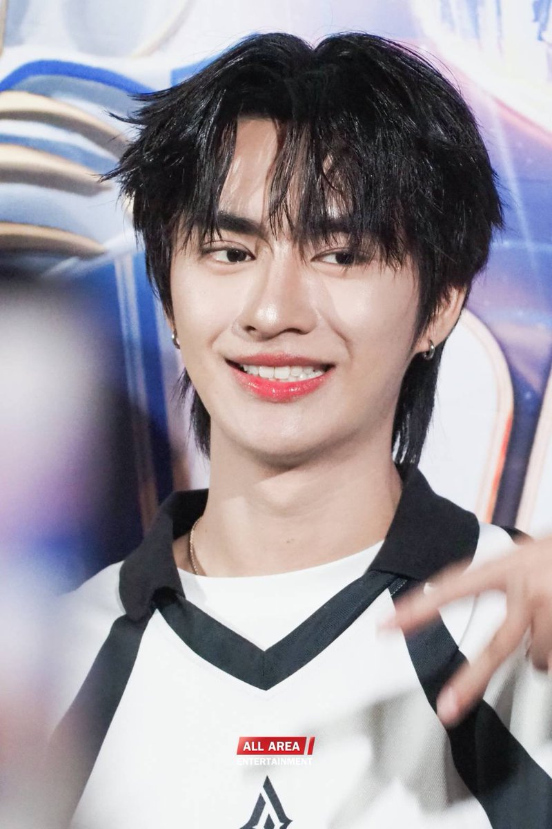 allarea_ent's tweet photo. " จูเนียร์ - VVV, วิคเตอร์ - Proxie " จาก #TeamAFATA ในงาน “Arena of the Decade : RoV T-Pop Tournament”
#RoVTPOPTournament #RoV10ปีโตมาเอาเรื่อง
#PROXIEVictor #RoVTPOPTournamentxPROXIE
#VVV_TRIPLEV #JUNIOR_VVV https://t.co/thj31c42f7
