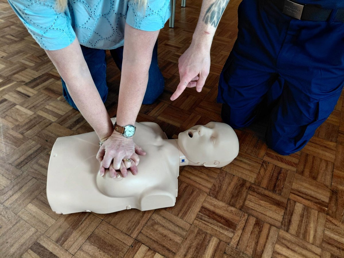 swasFT's tweet photo. Come along to our #CPR and defibrillator awareness session in #Falmouth TODAY where #TeamSWASFT will be offering FREE training. 💚

No booking required!

📅 Friday 23 October, 1pm - 6pm

📍Mylor Yacht Club, Falmouth, TR11 5UF https://t.co/GUtzIk2mgJ