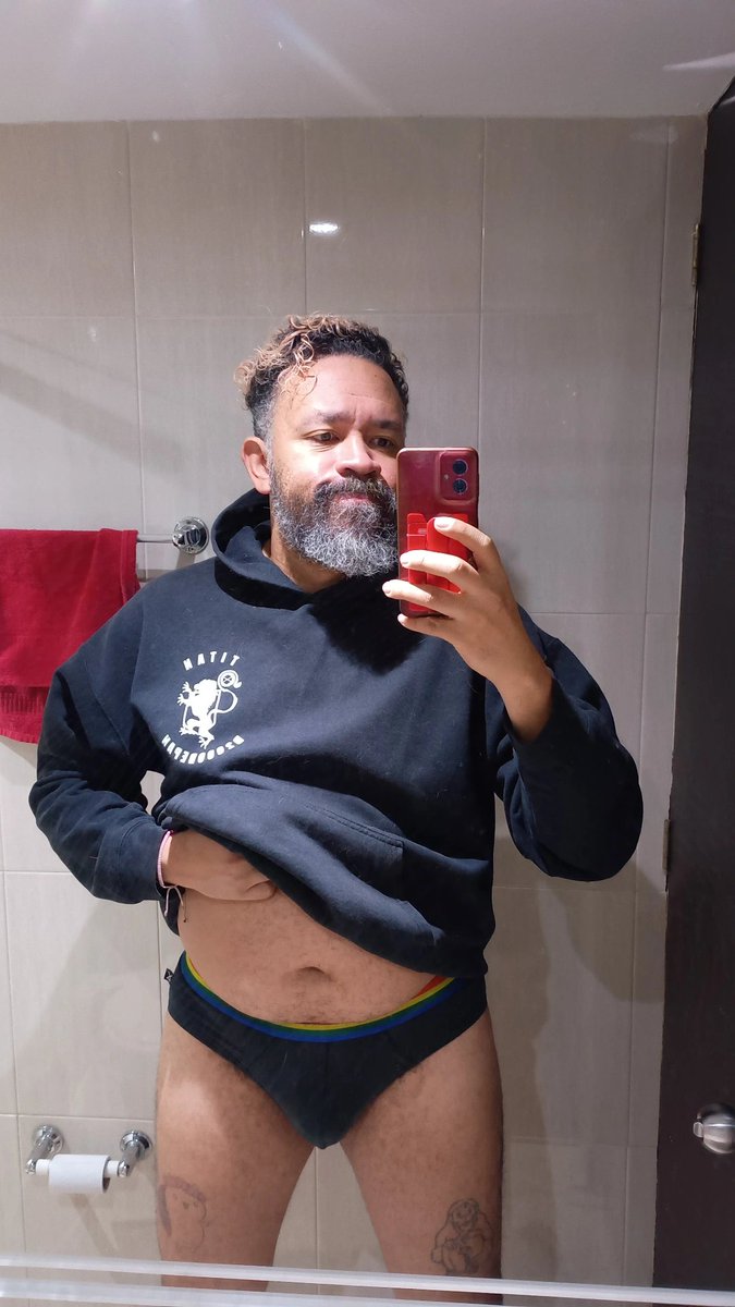 2000dePan's tweet photo. Buenos días ⚫🏳️‍🌈 https://t.co/BPFqnZrgvt