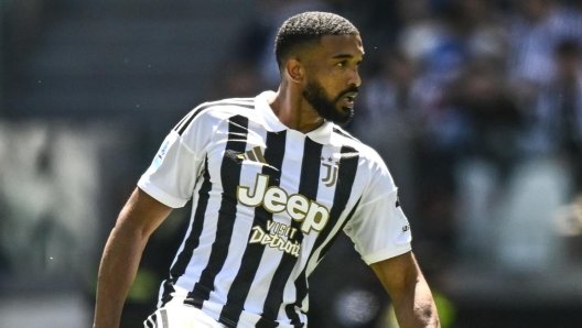 TransferNewsCen's tweet photo. Bayer Leverkusen want Juventus centre-back Gleison Bremer, who could leave in January. (Gazzetta dello Sport) https://t.co/EU2Zh9niDk