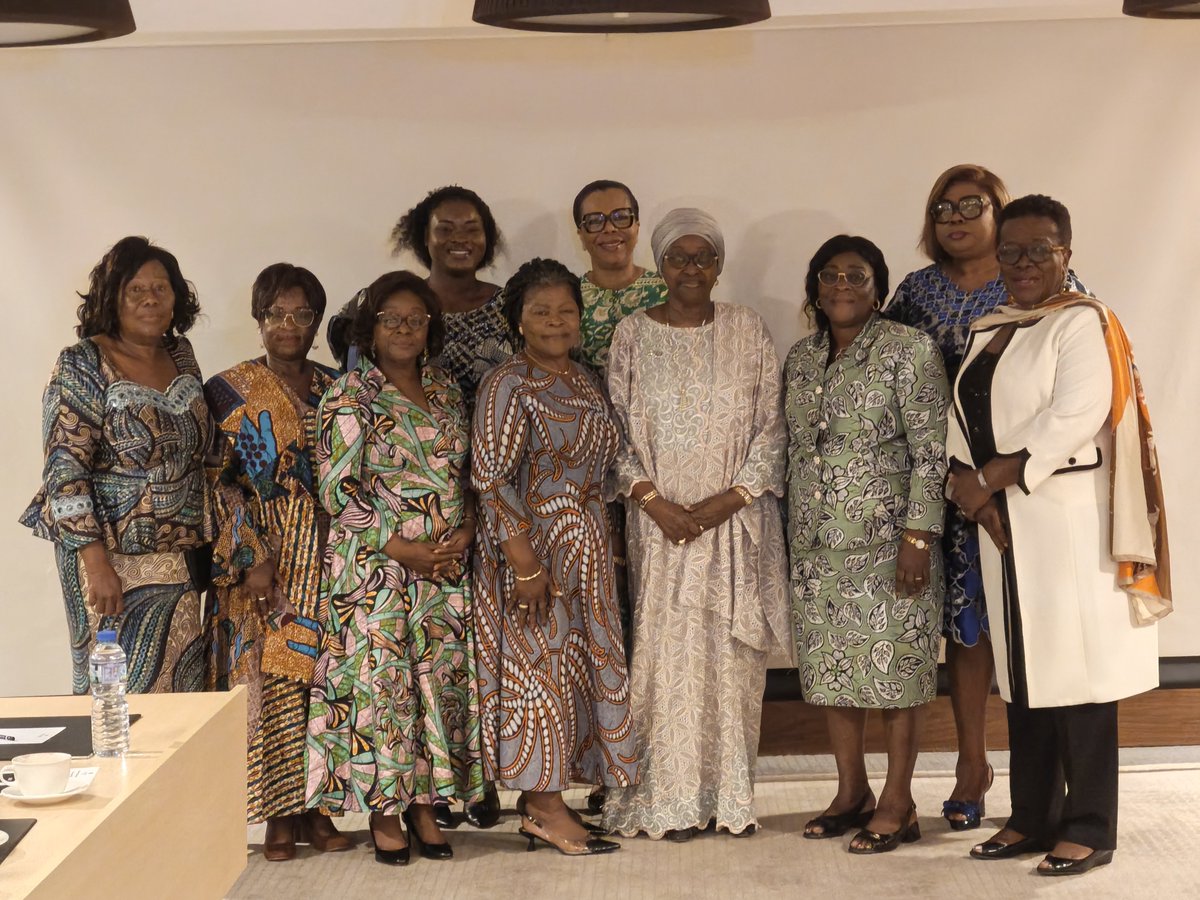 BinetaDOfficial's tweet photo. 🇹🇬🤝🏾 Ce matin à Lomé, de riches échanges avec des femmes leaders de la société civile, de la sphère politique et du secteur privé togolais.

Profondément impressionnée par leur engagement, leur dynamisme et leurs initiatives en faveur du développement économique et social du Togo et de l’Afrique.

🌍💪🏾 Les femmes sont de véritables forces motrices de nos sociétés et de la transformation de notre continent !

@AWLNetwork #AfricanWomenLead #LeadershipFéminin #Togo #AWLN
