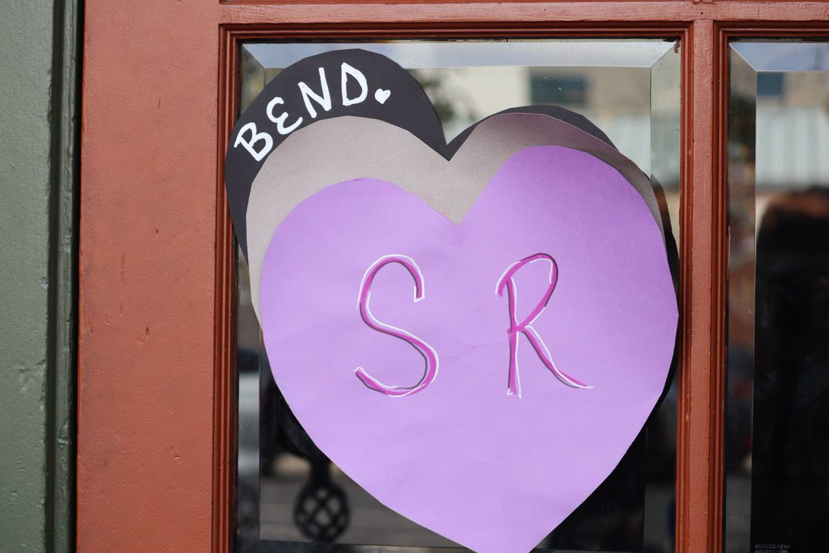 RonWyden's tweet photo. So heartened to see how the Bend community has pulled together during this impossible tragedy. #BendStrong https://t.co/GFhOYbjh6I