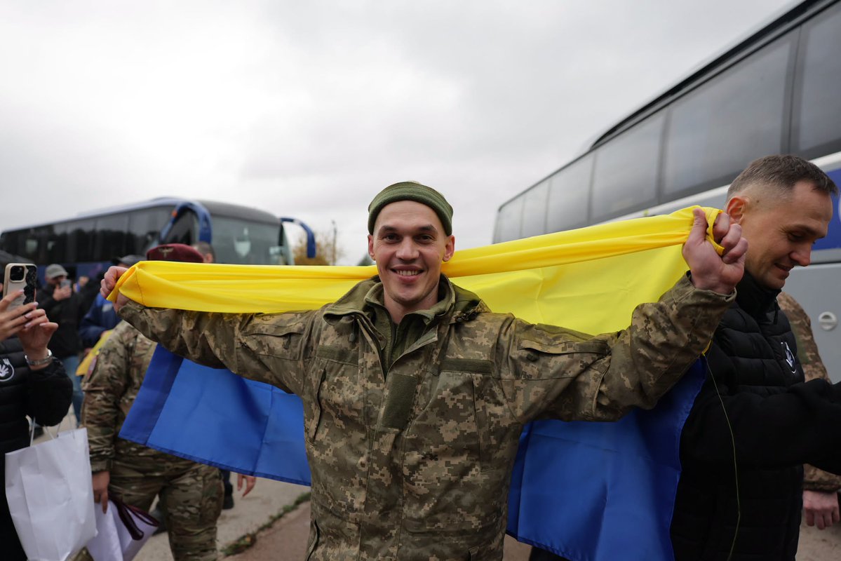 DefenceU's tweet photo. 270 Ukrainians have returned home from Russian captivity. 🇺🇦

Among them are National Guard warriors, including Azov fighters, as well as border guards, Territorial Defense, Navy, Ground Forces, Air Assault Forces, and State Special Transport Service personnel. Nine civilians have also returned.

Most had been held since 2022, and many defended Mariupol. Others fought in the Donetsk, Luhansk, Kharkiv, Zaporizhzhia, Kherson, Kyiv, Mykolaiv, and Chernihiv directions, and defended the Chornobyl NPP.

Evgeniy Khmara: “Behind every release are the efforts of many people, coordination and daily work that does not stop for a single day.”