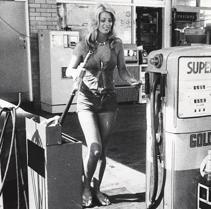 EightMike's tweet photo. @jim_knipe @gmracingblue @Bultosherpa158 @sbmktg @FAFBulldog @vividcloudofwat @ItaliAuto @Rinoire @GordonMercedes9 @jlcooke99 @aut0mob @pjlm2 @fcpperignon1 @sanwebal @Retromania4ever @juanxj56 @juanjoabsolut @MonettiDario @neetally @WilliamRunyon17 Good afternoon and #FillUpFriday Jim https://t.co/SIy75oCu6u
