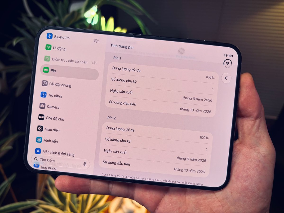Ben02Hoang's tweet photo. iPhone Duo nó có 2 pin chia làm 2 bên hiện luôn trong cả cài đặt. Mình đang tự hỏi liệu rồi có quả chai ít quả chai nhiều rồi sau máy cũ khách cãi nhau rồi chọn máy pin chai đều không nhỉ 🐦😂😆 https://t.co/00Q606ayNI