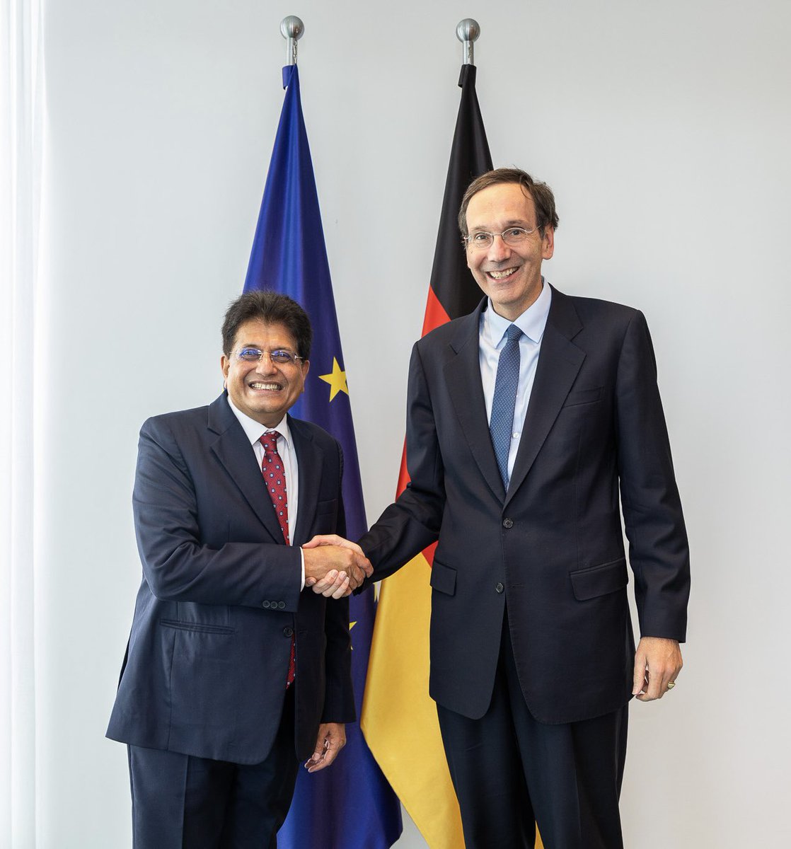 PiyushGoyal's tweet photo. Had a meaningful conversation with Mr. Levin Holle, Economic and Financial Policy Advisor to the Federal Chancellor of Germany and G7 & G20 Sherpa, in Berlin.
Discussed taking forward the India-Germany economic partnership and expanding cooperation on shared global economic priorities and multilateral platforms. 🇮🇳🇩🇪