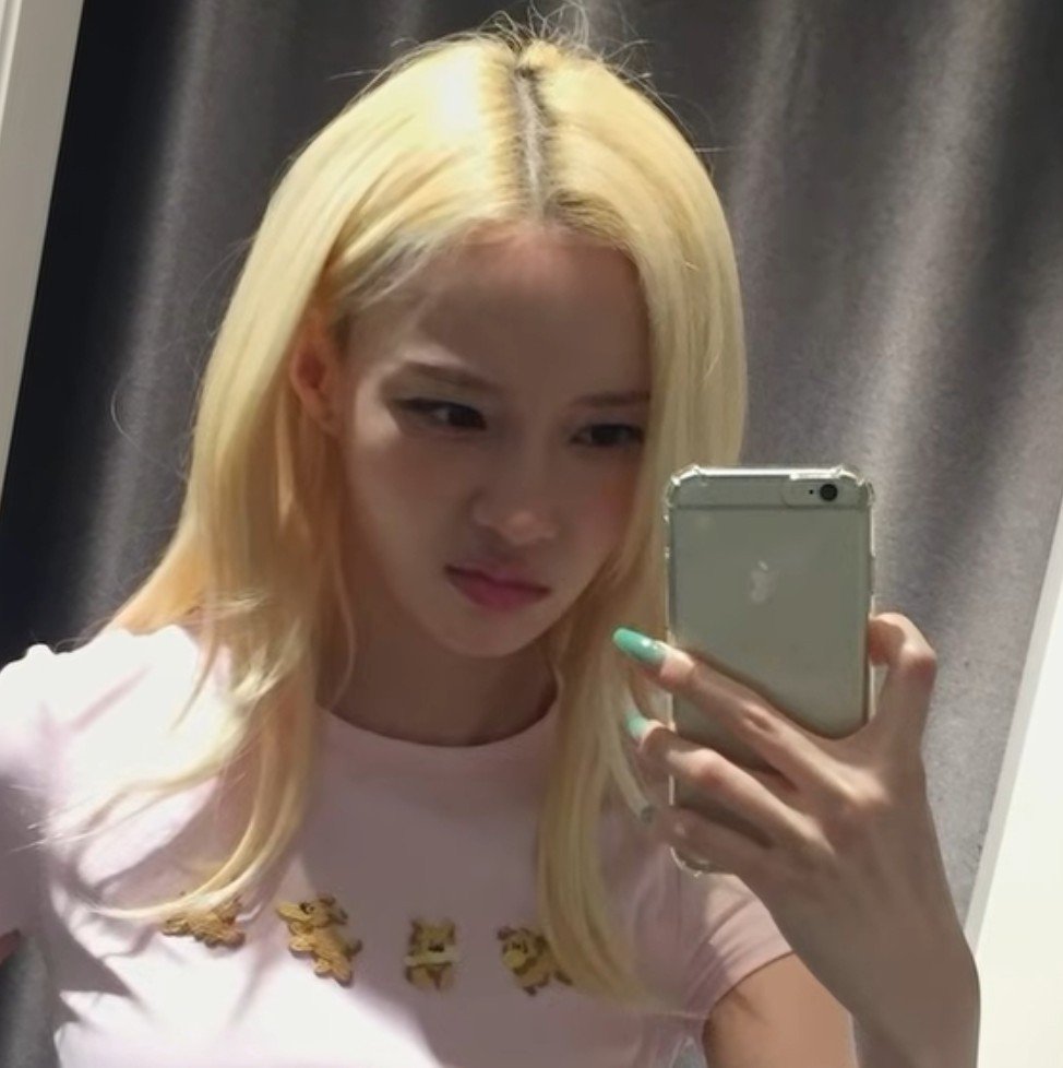 zzo_0k's tweet photo. 맘에 드는 옷                                         맘에 안 드는 옷 https://t.co/NUycunzAXh
