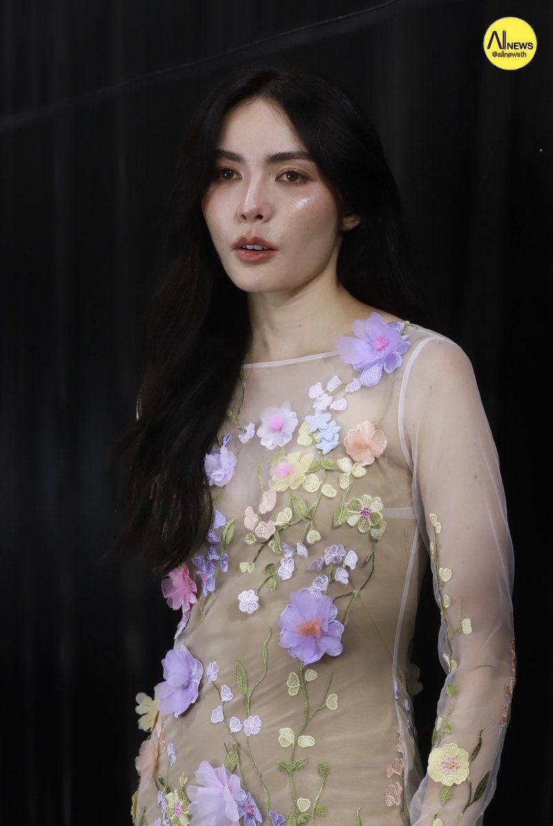 AllNews_th's tweet photo. สวยมาก “ชาล็อต ออสติน“ ในงาน “ELLE FASHION WEEK 2026 at ICONSIAM”

CL EFW2026 ICONSIAM
#AurumbkkEFW26xCharlotte

#CharlotteAustin #ชาล็อตออสติน
#ELLEFashionWeek2026
#EFW26ATICONSIAM https://t.co/uImIOaXJjM