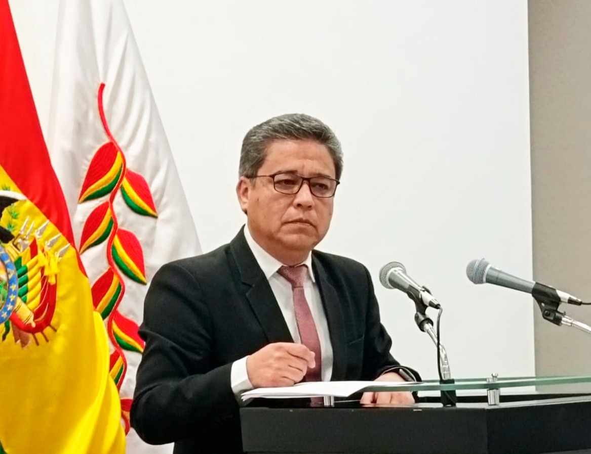 uce_bolivia's tweet photo. No habrá impunidad para denunciados por EEUU, pero sí soberanía en investigación y sanción. “Y si hay indicios, se investiga. Si hay pruebas, se acusa. Y si la justicia, como se espera actúa conforme a ley, se sanciona”, dijo el vocero presidencial, José Luis Gálvez. https://t.co/C5WtDgOZcA