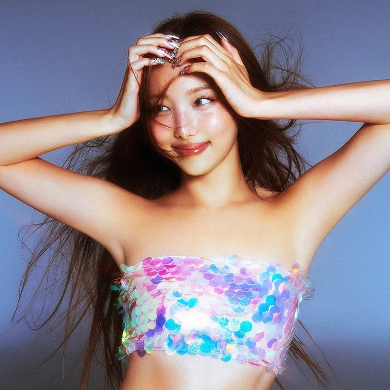 TheePopCore's tweet photo. NAYEON announces her comeback with new single “NA-sty,” out November 20. https://t.co/51eUtiF25i