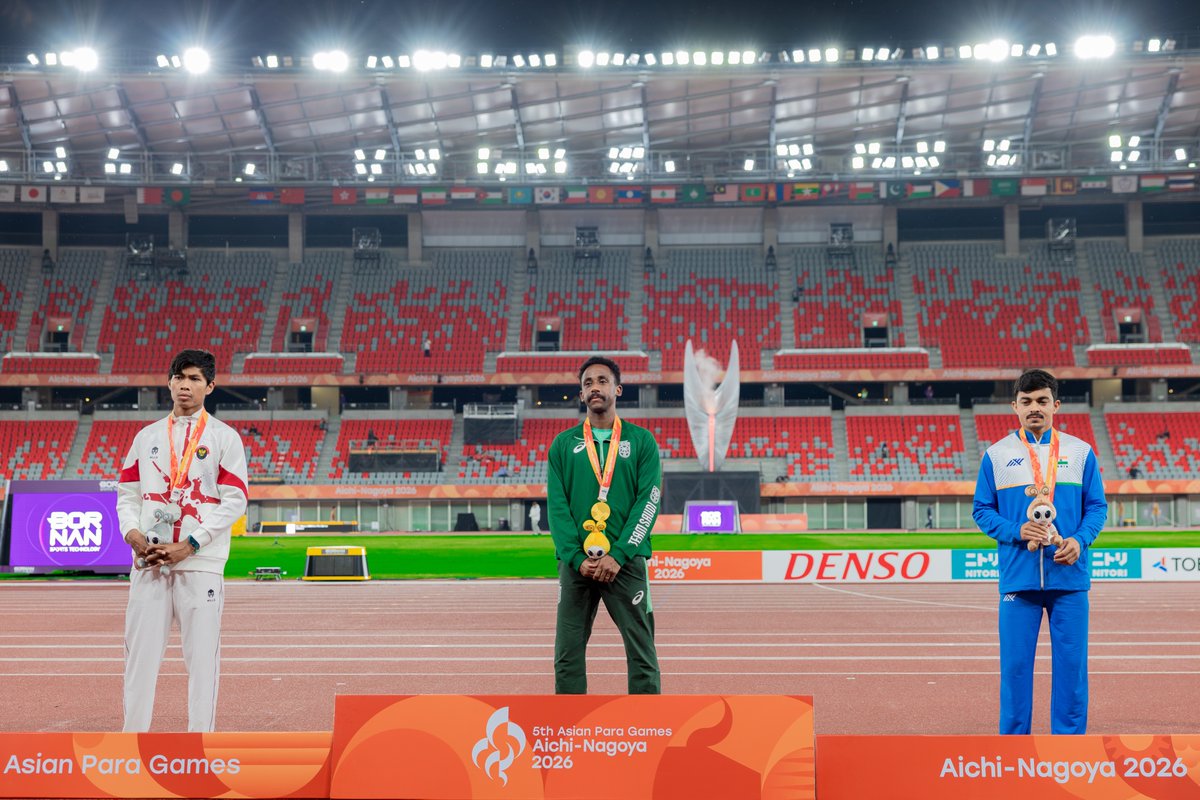 TeamSaudi's tweet photo. أنا الأول وأنا الأوفى وأنا الـ بعدين على درب الذهب تمشي وتلقاني 🥇🎶

جانب من تتويج نجم #فريق_السعودية علي النخلي بالميدالية الذهبية لسباق 200م T37، وتحطيمه الرقم القياسي للدورة، ضمن منافسات دورة الألعاب الآسيوية البارالمبية الخامسة #ناغويا2026 🥇

#نشجعك 💚 https://t.co/PelU9NMJle