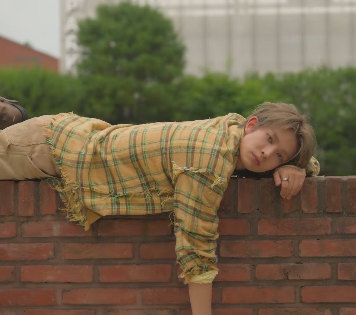 hsngpilled's tweet photo. heeseung and his plump hamster butt https://t.co/jjpdZHC6kd
