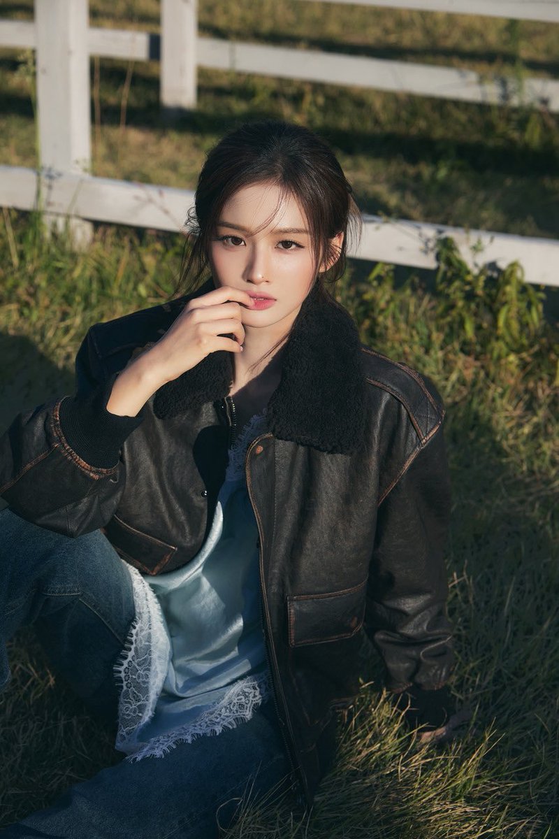 candyrrr12's tweet photo. 사람이 어떻게 이렇게 잘생겼지 https://t.co/71VEBOhVJp