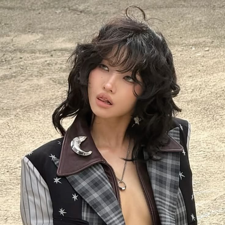 acervokda's tweet photo. e quando você acha que já viu de tudo.. aí vem a Peppa..

A AKALI tem o mesmo formato de rosto da SOYEON do i-dle que é uma MULHER CIS, ela tem essa face desde o debut do grupo. Além disso, qual seria o problema se representasse uma pessoa trans?! https://t.co/XhLSayQemU