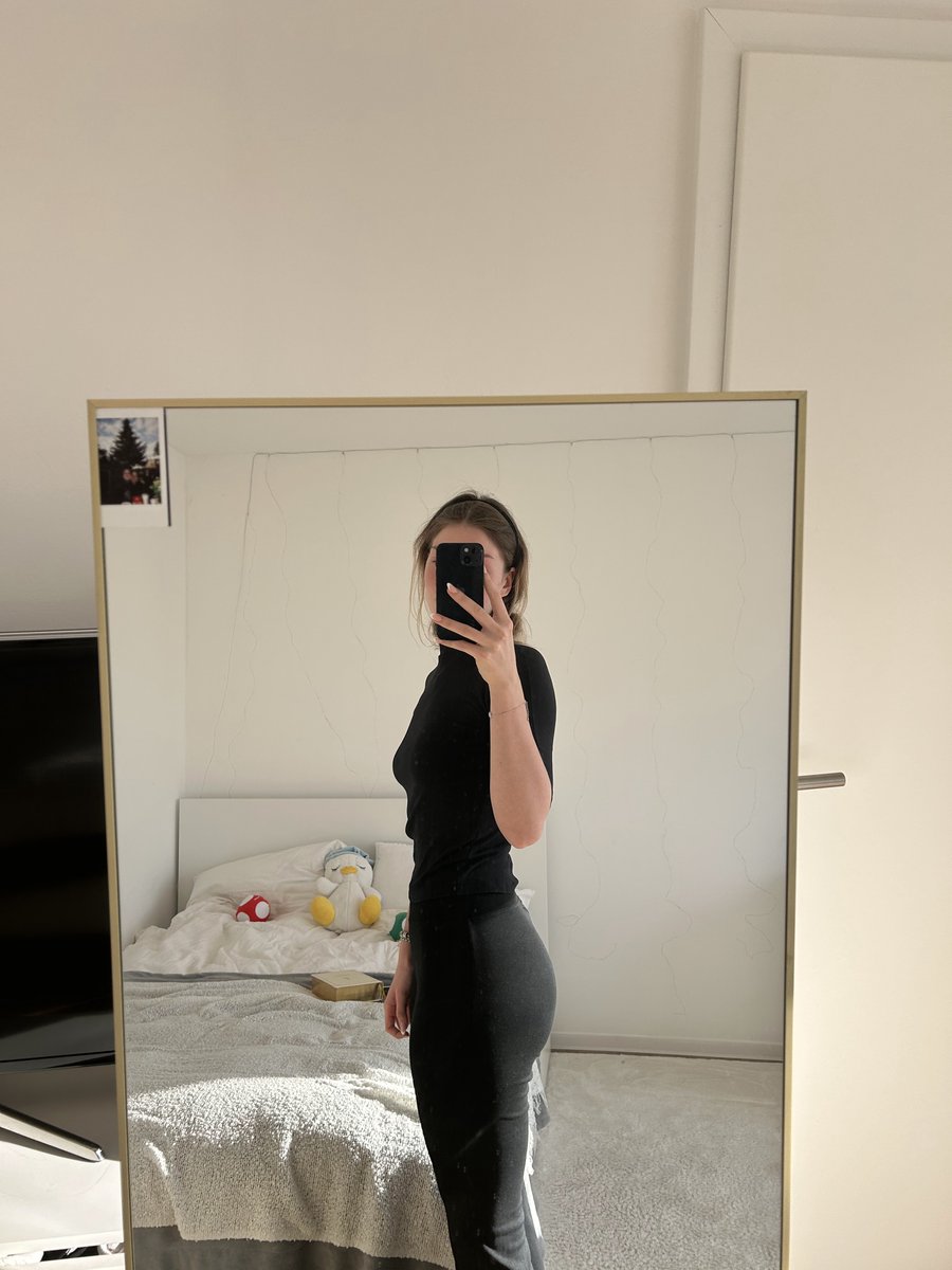 mintykellyy's tweet photo. I’m looking for a boyfriend, idc how old I just want him to be nice https://t.co/dAfiV4ev8e